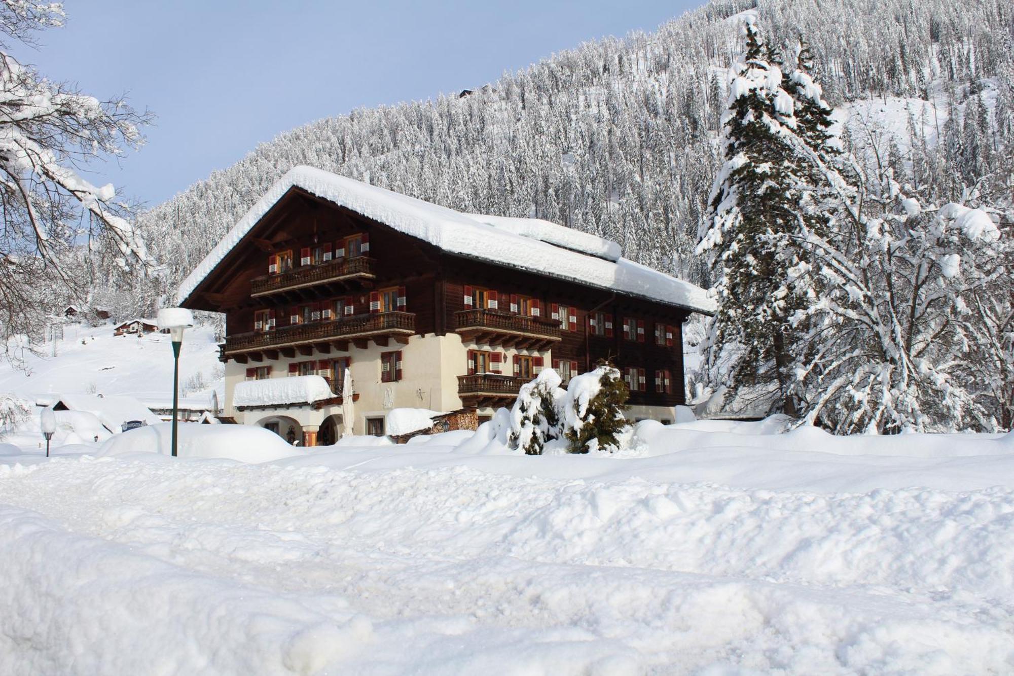 Hotel Schlosswirt Großkirchheim エクステリア 写真