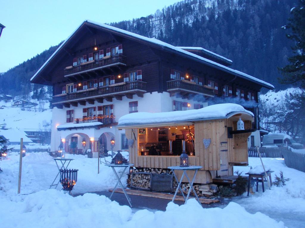 Hotel Schlosswirt Großkirchheim エクステリア 写真