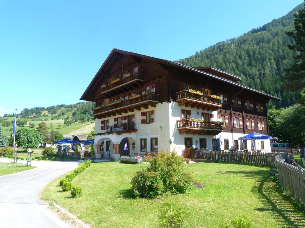 Hotel Schlosswirt Großkirchheim エクステリア 写真