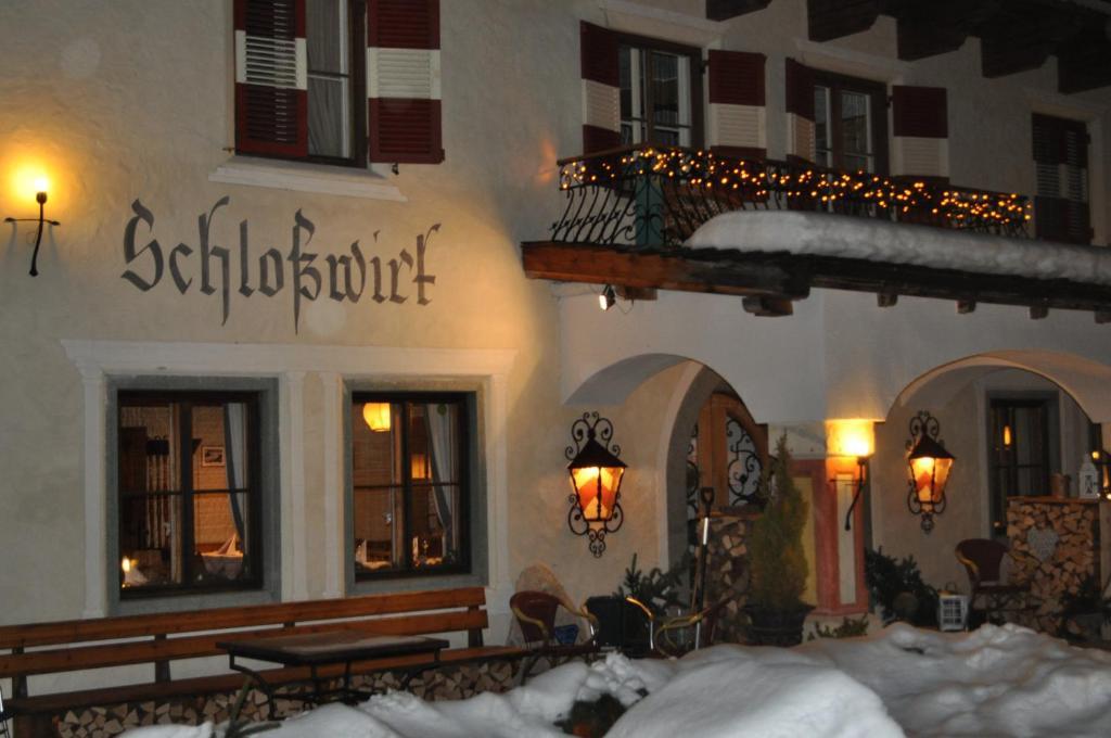 Hotel Schlosswirt Großkirchheim エクステリア 写真